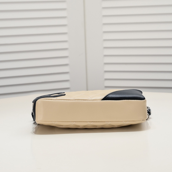 シャネルバッグ内部構造